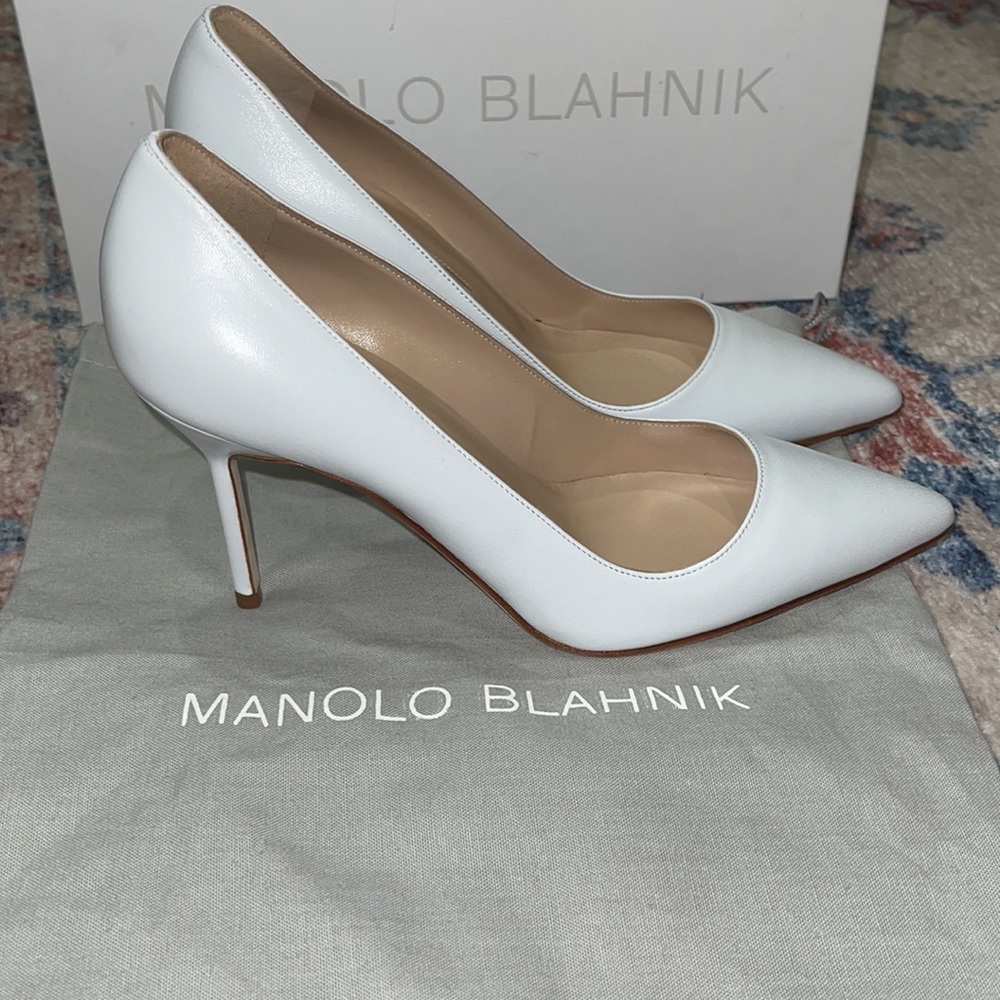 SOLD❗️NEW $725 MANOLO HEELS❗️ - Picture 3 of 7